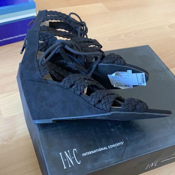 INC WITLEY WEDGES - Picture 6 of 6